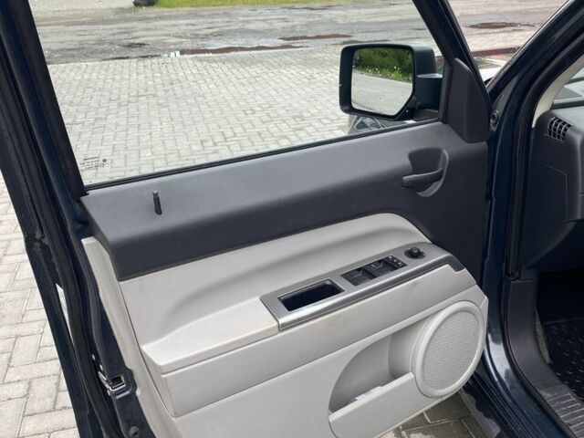 Серый Джип Патриот, объемом двигателя 2.4 л и пробегом 275 тыс. км за 7200 $, фото 10 на Automoto.ua