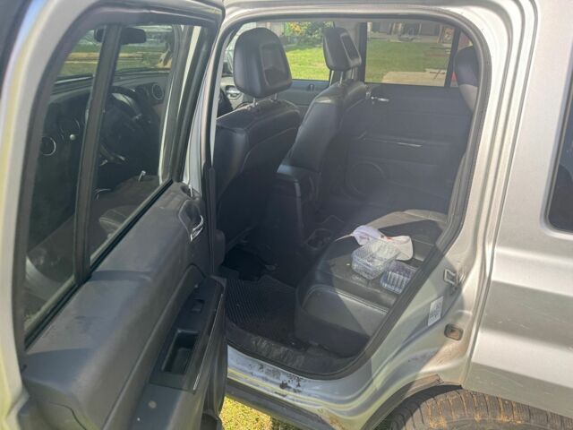 Серый Джип Патриот, объемом двигателя 0 л и пробегом 175 тыс. км за 4500 $, фото 7 на Automoto.ua