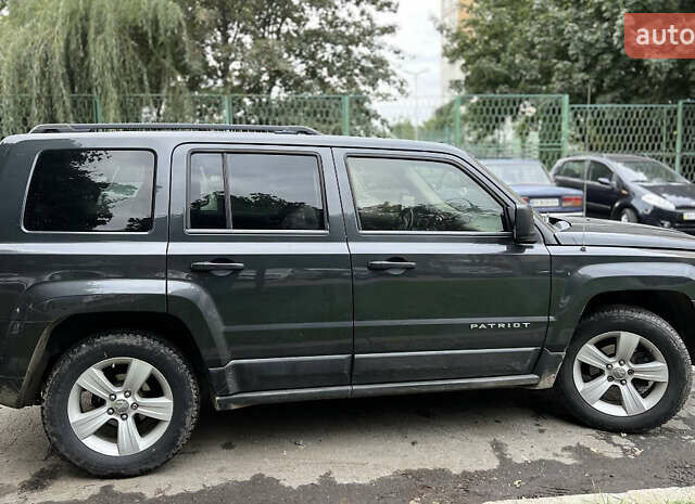 Серый Джип Патриот, объемом двигателя 2.36 л и пробегом 268 тыс. км за 8000 $, фото 2 на Automoto.ua