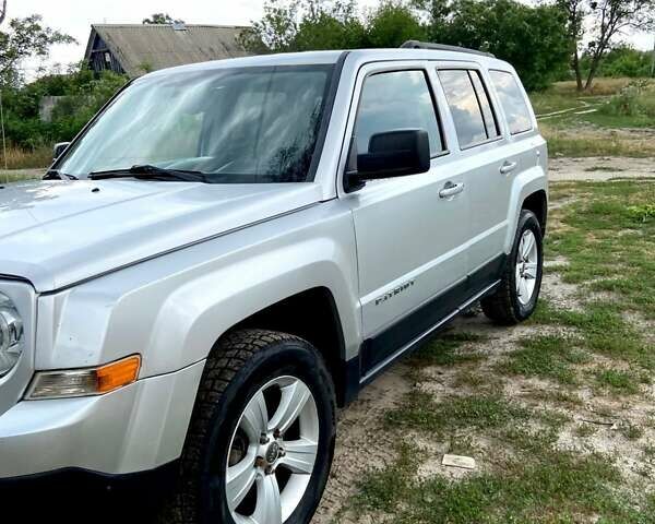 Серый Джип Патриот, объемом двигателя 2.4 л и пробегом 380 тыс. км за 7900 $, фото 4 на Automoto.ua