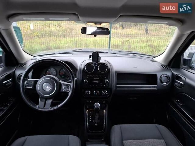 Сірий Джип Patriot, об'ємом двигуна 2 л та пробігом 234 тис. км за 10490 $, фото 2 на Automoto.ua
