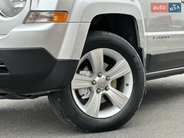 Сірий Джип Patriot, об'ємом двигуна 2.4 л та пробігом 212 тис. км за 8999 $, фото 2 на Automoto.ua