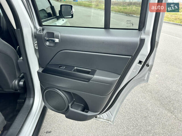 Сірий Джип Patriot, об'ємом двигуна 2.4 л та пробігом 212 тис. км за 8999 $, фото 49 на Automoto.ua