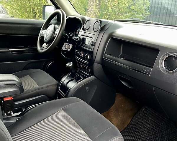 Серый Джип Патриот, объемом двигателя 2.4 л и пробегом 380 тыс. км за 7900 $, фото 9 на Automoto.ua