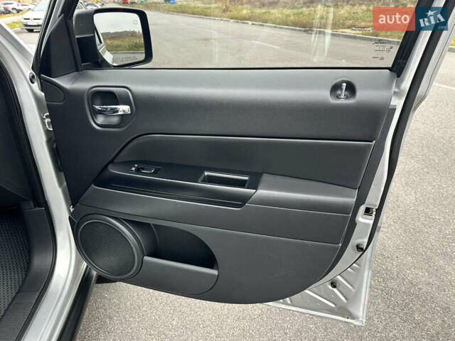 Сірий Джип Patriot, об'ємом двигуна 2.4 л та пробігом 212 тис. км за 8999 $, фото 51 на Automoto.ua