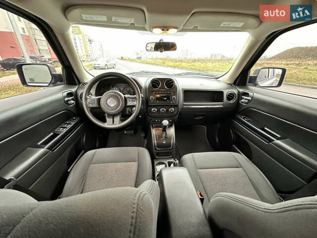 Сірий Джип Patriot, об'ємом двигуна 2.4 л та пробігом 212 тис. км за 8999 $, фото 48 на Automoto.ua