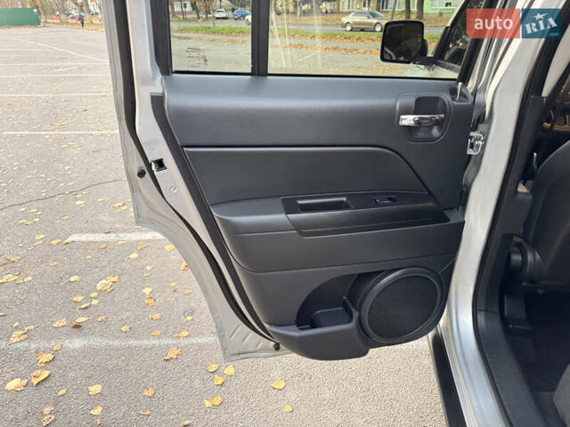 Сірий Джип Patriot, об'ємом двигуна 2.4 л та пробігом 133 тис. км за 9777 $, фото 57 на Automoto.ua