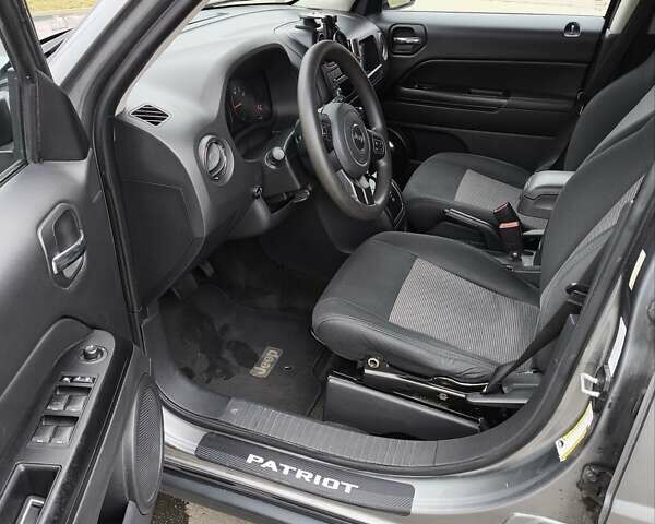 Сірий Джип Patriot, об'ємом двигуна 2.36 л та пробігом 221 тис. км за 8800 $, фото 1 на Automoto.ua