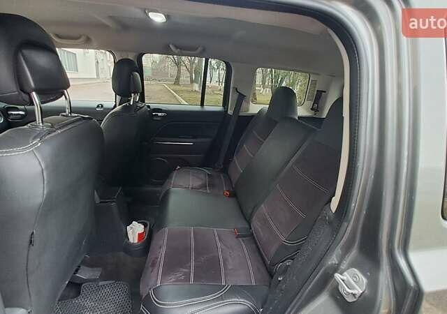 Джип Патриот 2013 в Кропивницком (Кировограде) на Automoto.ua Серый Джип Патриот, объемом двигателя 2.36 л и пробегом 215 тыс. км за 9000 $, фото 12 на Automoto.ua