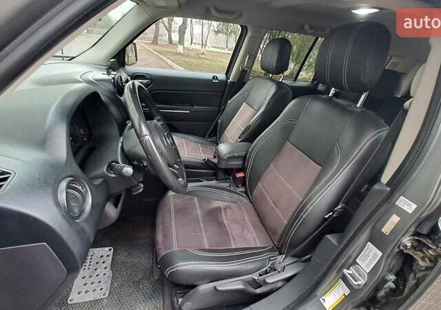 Джип Патриот 2013 в Кропивницком (Кировограде) на Automoto.ua Серый Джип Патриот, объемом двигателя 2.36 л и пробегом 215 тыс. км за 9000 $, фото 11 на Automoto.ua