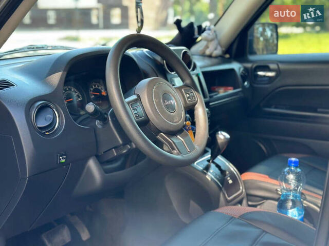 Серый Джип Патриот, объемом двигателя 2 л и пробегом 111 тыс. км за 10000 $, фото 9 на Automoto.ua