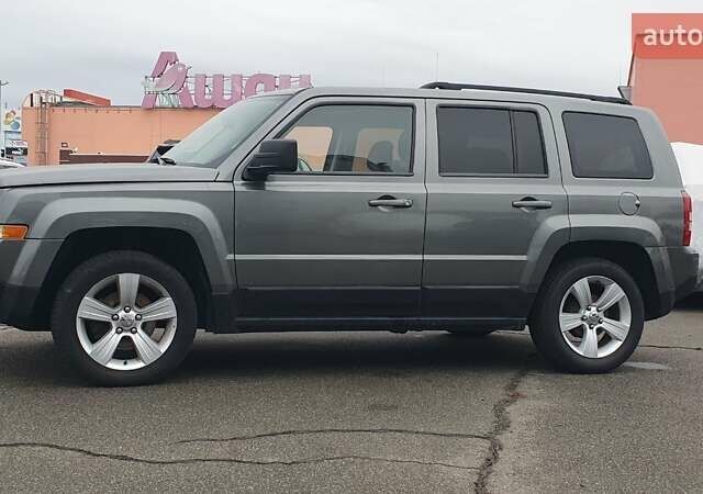 Серый Джип Патриот, объемом двигателя 2.36 л и пробегом 145 тыс. км за 8000 $, фото 4 на Automoto.ua