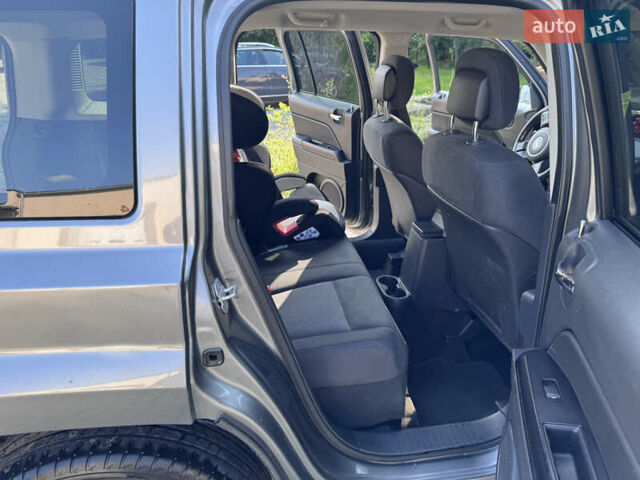 Серый Джип Патриот, объемом двигателя 2.36 л и пробегом 250 тыс. км за 9100 $, фото 11 на Automoto.ua