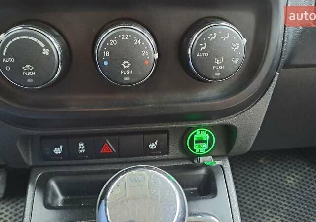 Джип Патриот 2013 в Кропивницком (Кировограде) на Automoto.ua Серый Джип Патриот, объемом двигателя 2.36 л и пробегом 215 тыс. км за 9000 $, фото 15 на Automoto.ua