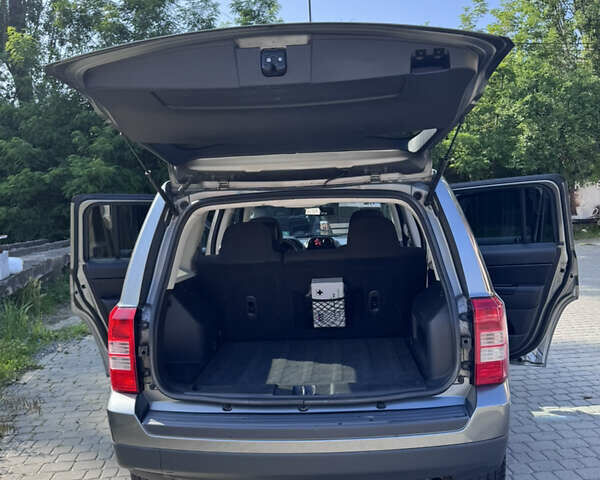 Серый Джип Патриот, объемом двигателя 2.36 л и пробегом 250 тыс. км за 9100 $, фото 10 на Automoto.ua