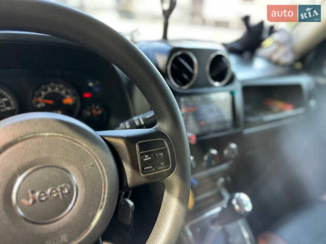 Серый Джип Патриот, объемом двигателя 2 л и пробегом 111 тыс. км за 10000 $, фото 21 на Automoto.ua