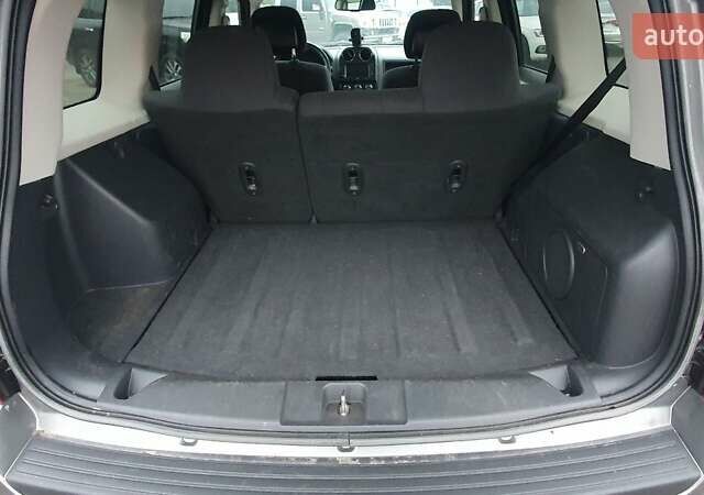 Серый Джип Патриот, объемом двигателя 2.36 л и пробегом 145 тыс. км за 8000 $, фото 12 на Automoto.ua