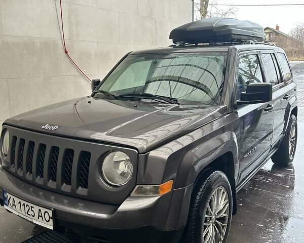 Серый Джип Патриот, объемом двигателя 2.36 л и пробегом 190 тыс. км за 9150 $, фото 2 на Automoto.ua