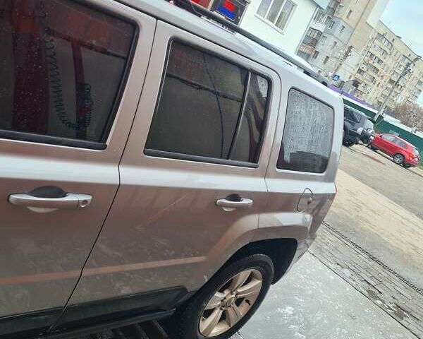 Сірий Джип Patriot, об'ємом двигуна 2.36 л та пробігом 200 тис. км за 10000 $, фото 6 на Automoto.ua