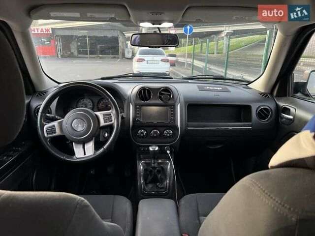 Серый Джип Патриот, объемом двигателя 2.36 л и пробегом 270 тыс. км за 9300 $, фото 6 на Automoto.ua