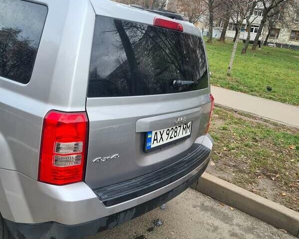 Сірий Джип Patriot, об'ємом двигуна 2.36 л та пробігом 200 тис. км за 10000 $, фото 3 на Automoto.ua