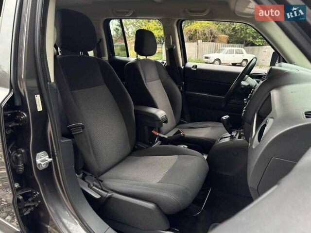 Серый Джип Патриот, объемом двигателя 2.36 л и пробегом 122 тыс. км за 10990 $, фото 12 на Automoto.ua