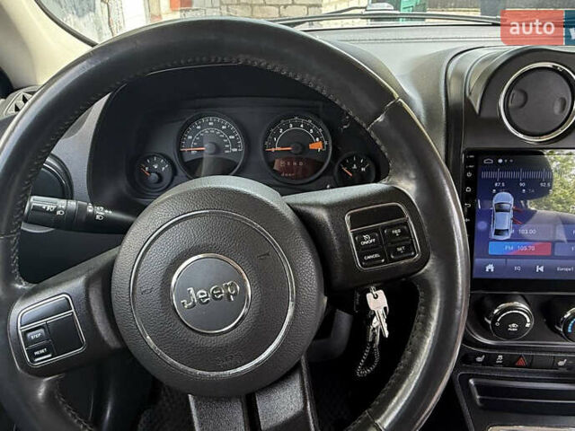 Серый Джип Патриот, объемом двигателя 2.36 л и пробегом 134 тыс. км за 10000 $, фото 6 на Automoto.ua