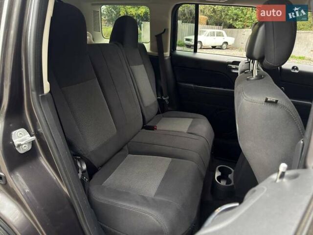 Серый Джип Патриот, объемом двигателя 2.36 л и пробегом 122 тыс. км за 10990 $, фото 11 на Automoto.ua