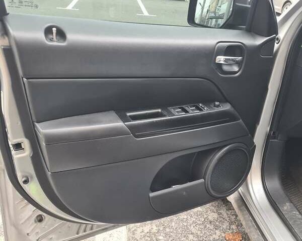 Сірий Джип Patriot, об'ємом двигуна 2.36 л та пробігом 200 тис. км за 10000 $, фото 27 на Automoto.ua