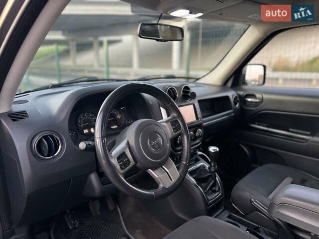 Серый Джип Патриот, объемом двигателя 2.36 л и пробегом 270 тыс. км за 9300 $, фото 7 на Automoto.ua