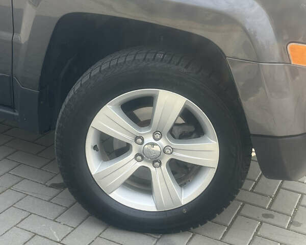 Сірий Джип Patriot, об'ємом двигуна 2.36 л та пробігом 200 тис. км за 9800 $, фото 8 на Automoto.ua