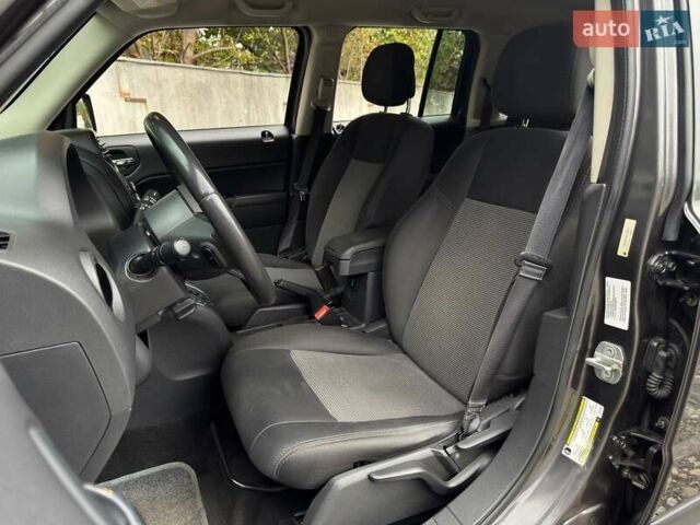 Серый Джип Патриот, объемом двигателя 2.36 л и пробегом 122 тыс. км за 10990 $, фото 9 на Automoto.ua