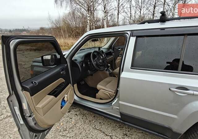 Сірий Джип Patriot, об'ємом двигуна 2.36 л та пробігом 160 тис. км за 9600 $, фото 8 на Automoto.ua