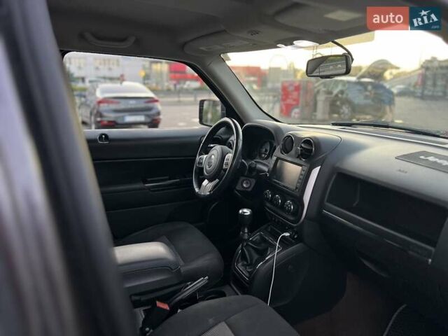 Серый Джип Патриот, объемом двигателя 2.36 л и пробегом 270 тыс. км за 9300 $, фото 5 на Automoto.ua