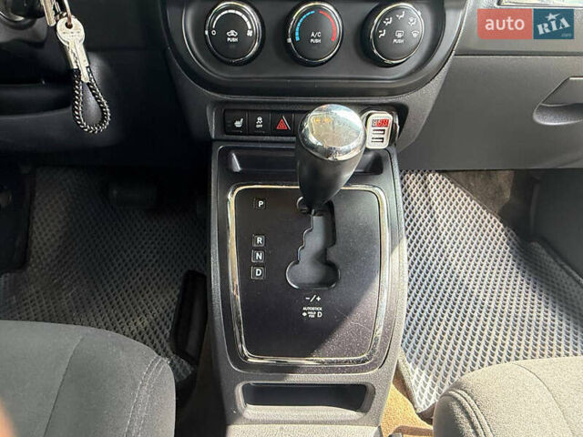 Серый Джип Патриот, объемом двигателя 2.36 л и пробегом 134 тыс. км за 10000 $, фото 4 на Automoto.ua