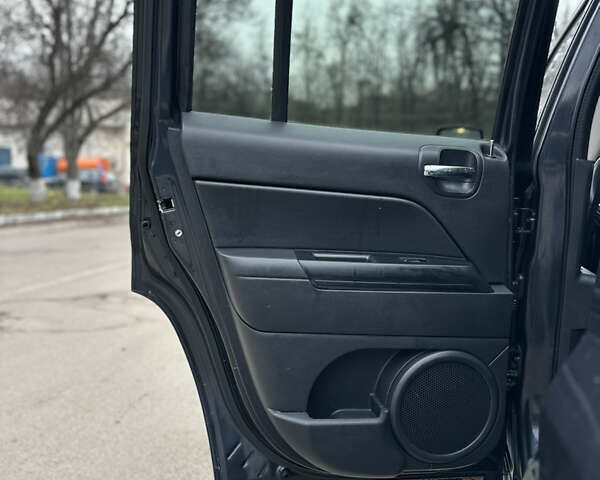 Серый Джип Патриот, объемом двигателя 2.36 л и пробегом 120 тыс. км за 11000 $, фото 11 на Automoto.ua