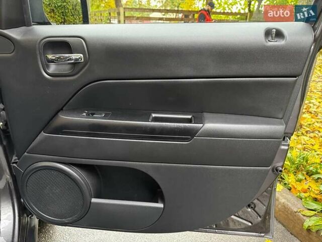 Джип Патриот 2015 в Киеве на Automoto.ua Серый Джип Патриот, объемом двигателя 2.4 л и пробегом 159 тыс. км за 11590 $, фото 27 на Automoto.ua