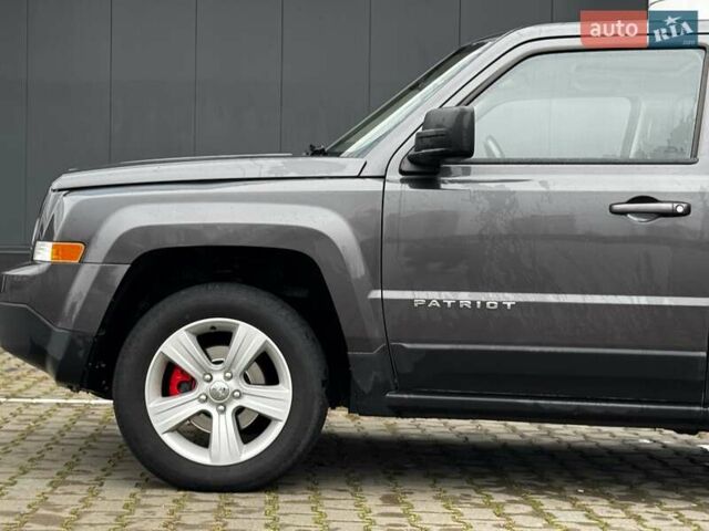 Серый Джип Патриот, объемом двигателя 2.36 л и пробегом 213 тыс. км за 9800 $, фото 4 на Automoto.ua
