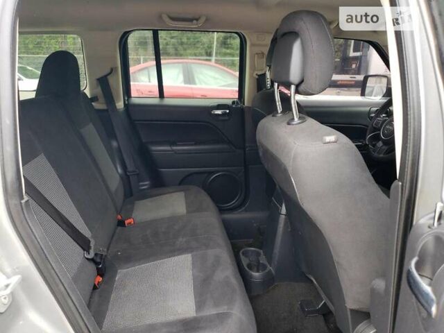 Серый Джип Патриот, объемом двигателя 2.36 л и пробегом 165 тыс. км за 2000 $, фото 9 на Automoto.ua