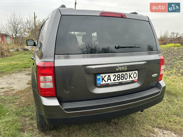 Серый Джип Патриот, объемом двигателя 2.36 л и пробегом 174 тыс. км за 8500 $, фото 3 на Automoto.ua