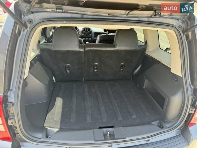 Серый Джип Патриот, объемом двигателя 2.36 л и пробегом 73 тыс. км за 1500 $, фото 13 на Automoto.ua