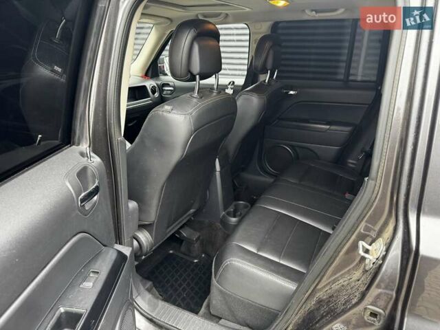 Серый Джип Патриот, объемом двигателя 2.36 л и пробегом 213 тыс. км за 9800 $, фото 11 на Automoto.ua