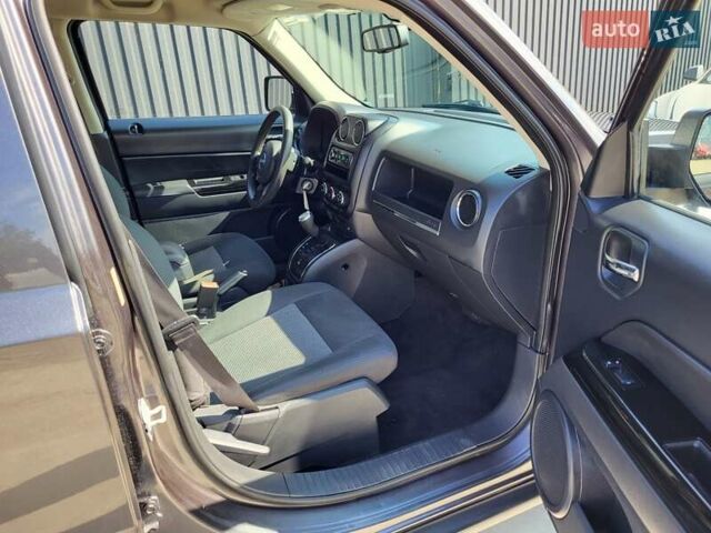 Серый Джип Патриот, объемом двигателя 2 л и пробегом 190 тыс. км за 8999 $, фото 16 на Automoto.ua