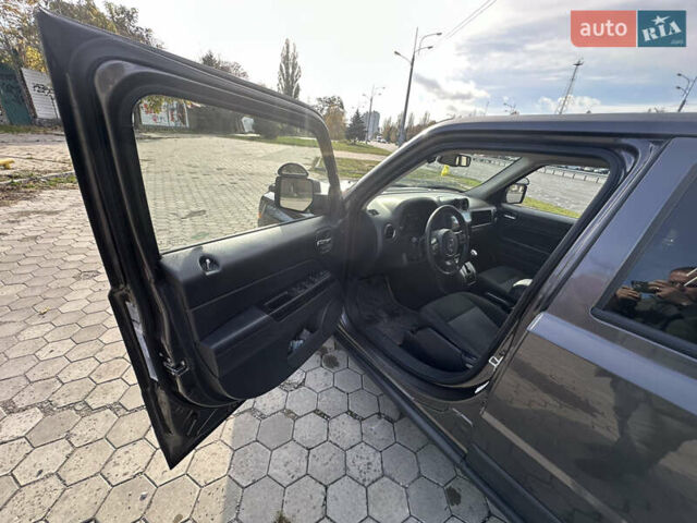 Серый Джип Патриот, объемом двигателя 2.36 л и пробегом 230 тыс. км за 9000 $, фото 9 на Automoto.ua