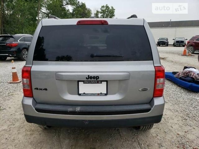 Серый Джип Патриот, объемом двигателя 2.36 л и пробегом 165 тыс. км за 2000 $, фото 2 на Automoto.ua