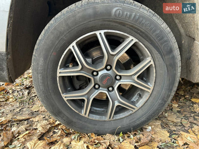 Серый Джип Патриот, объемом двигателя 2.36 л и пробегом 160 тыс. км за 10000 $, фото 5 на Automoto.ua