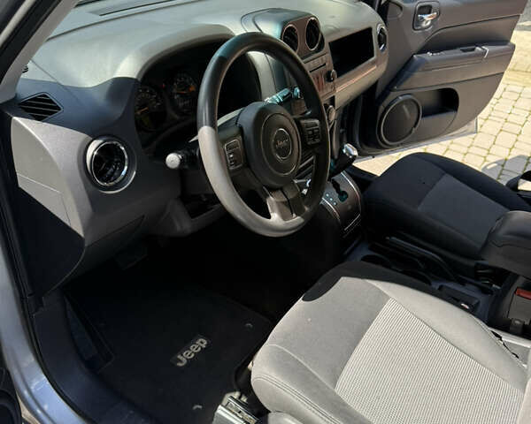 Сірий Джип Patriot, об'ємом двигуна 2.4 л та пробігом 170 тис. км за 9500 $, фото 13 на Automoto.ua