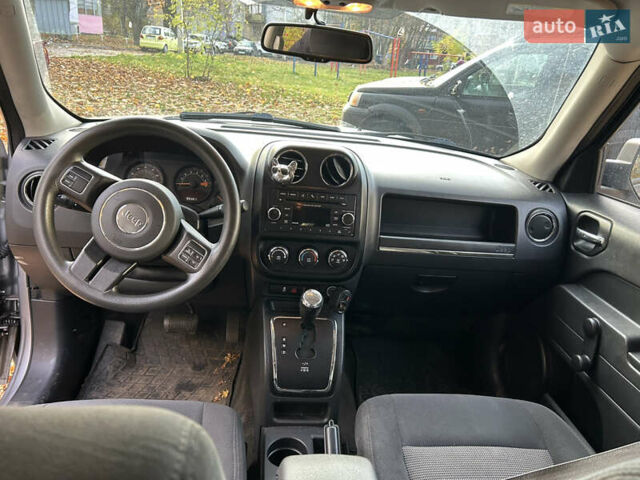 Серый Джип Патриот, объемом двигателя 2.36 л и пробегом 160 тыс. км за 10000 $, фото 7 на Automoto.ua