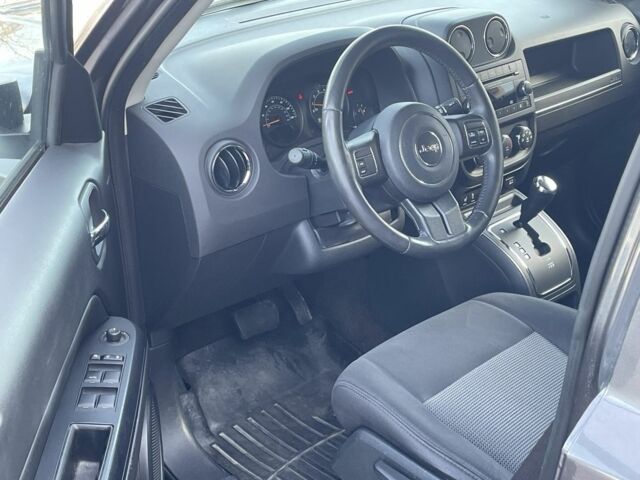 Сірий Джип Patriot, об'ємом двигуна 2.4 л та пробігом 161 тис. км за 10500 $, фото 14 на Automoto.ua