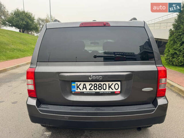 Серый Джип Патриот, объемом двигателя 2.36 л и пробегом 170 тыс. км за 8800 $, фото 5 на Automoto.ua
